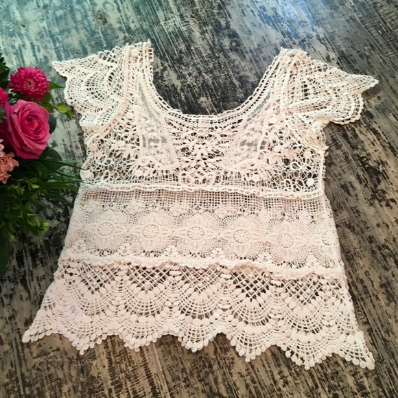 🌻 2/$16,3/$22 F21 Ivory Crocheted Top, NWOT, M - Picture 2 of 3